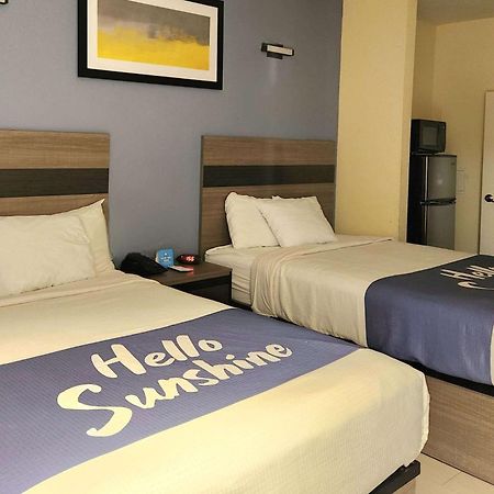 Days Inn By Wyndham Фрийпорт Екстериор снимка