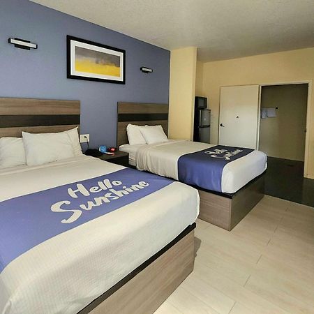 Days Inn By Wyndham Фрийпорт Екстериор снимка