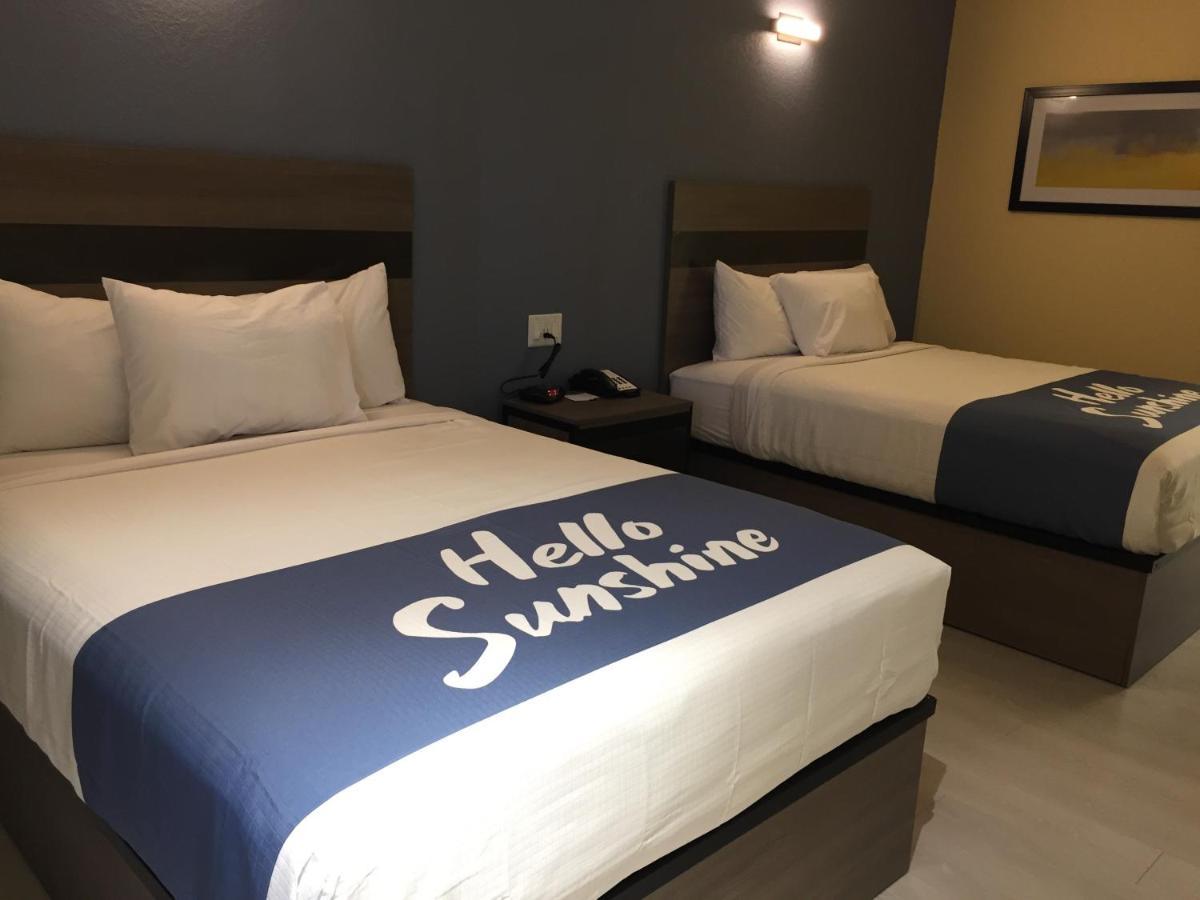 Days Inn By Wyndham Фрийпорт Екстериор снимка