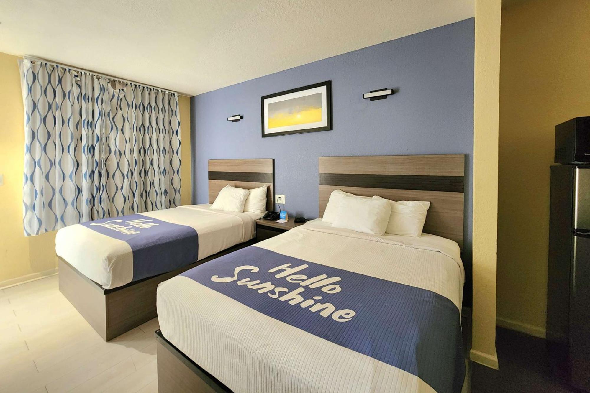 Days Inn By Wyndham Фрийпорт Екстериор снимка