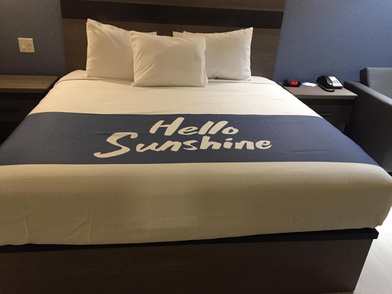 Days Inn By Wyndham Фрийпорт Екстериор снимка