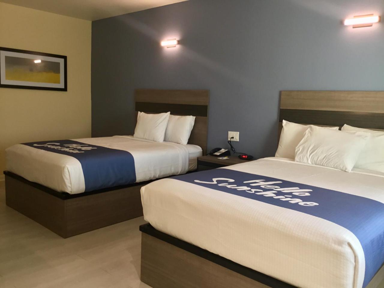 Days Inn By Wyndham Фрийпорт Екстериор снимка