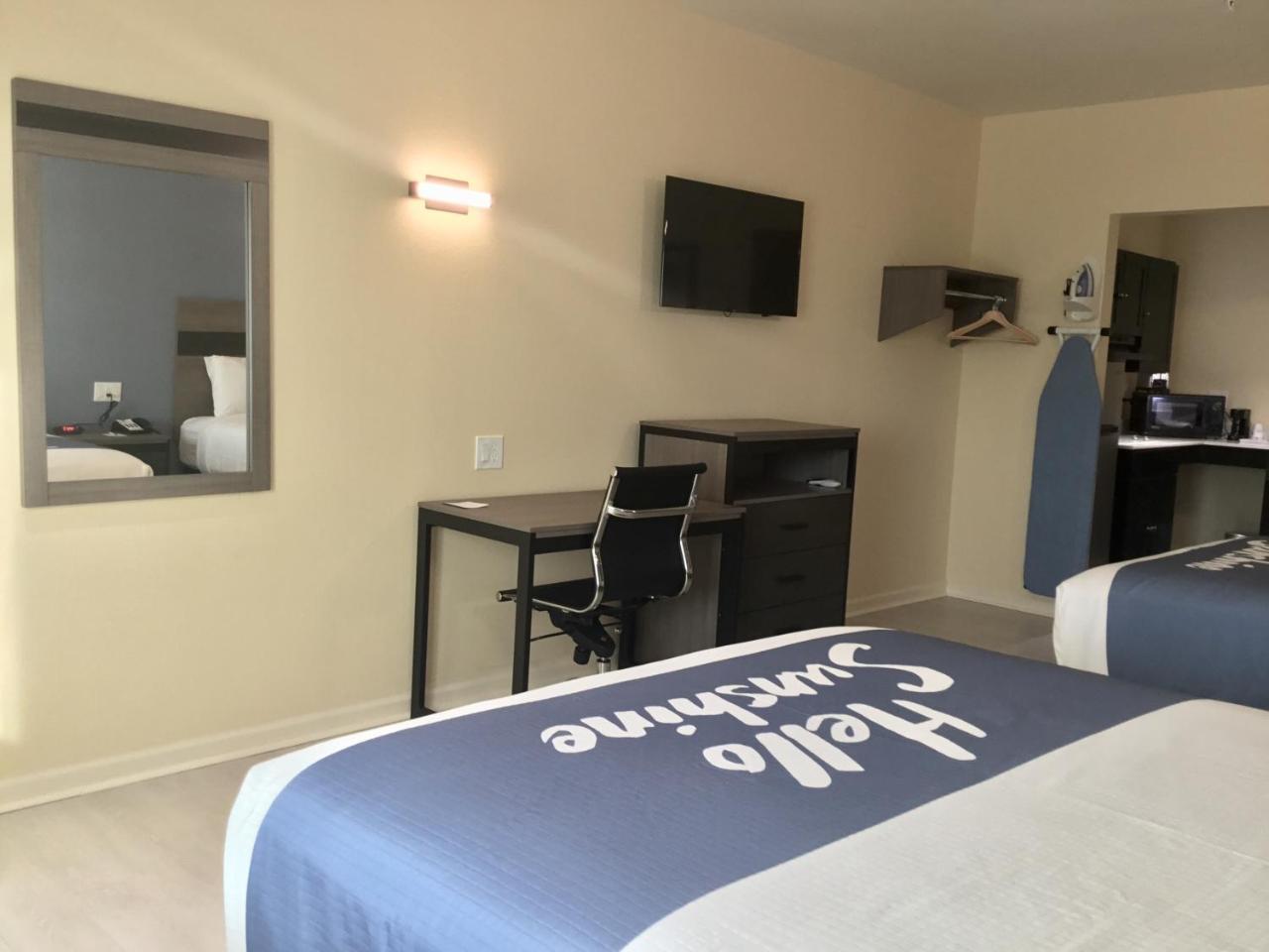 Days Inn By Wyndham Фрийпорт Екстериор снимка