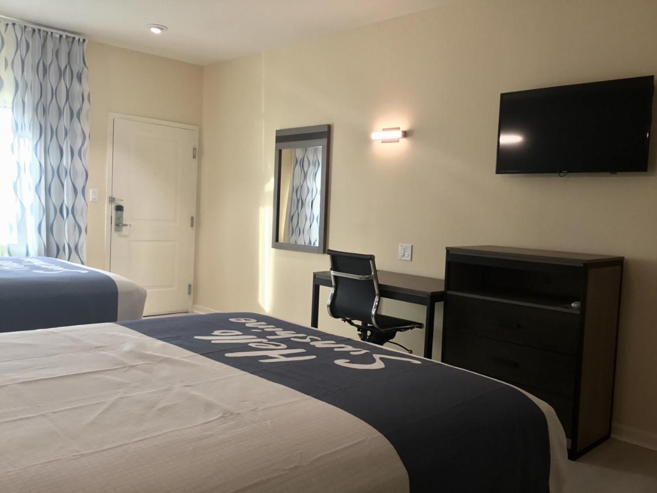 Days Inn By Wyndham Фрийпорт Екстериор снимка